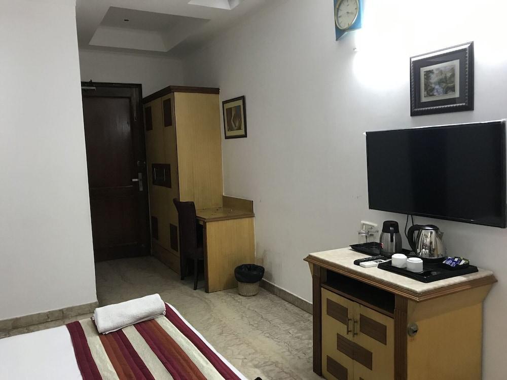 Tjs Royal Hotel Делхи Екстериор снимка