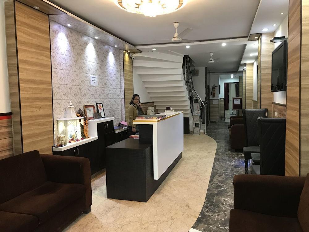 Tjs Royal Hotel Делхи Екстериор снимка