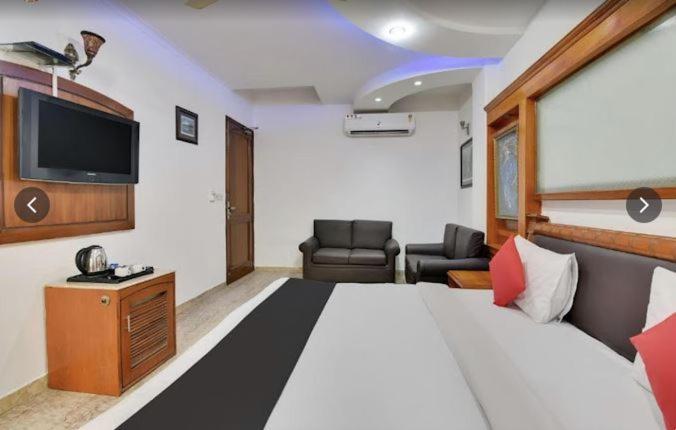 Tjs Royal Hotel Делхи Екстериор снимка