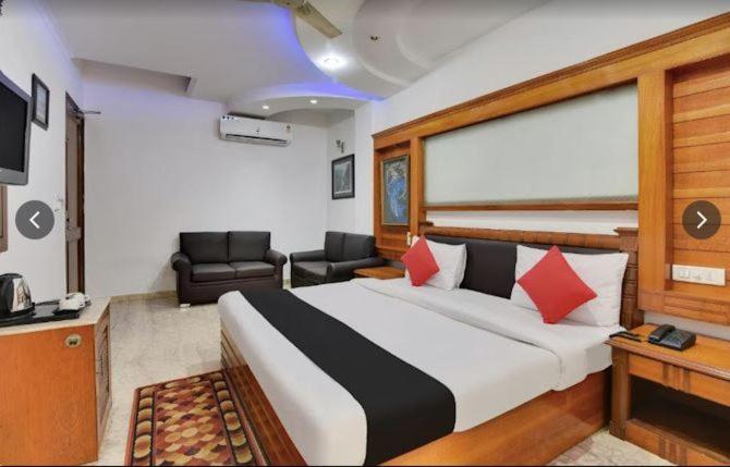 Tjs Royal Hotel Делхи Екстериор снимка