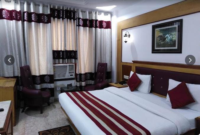 Tjs Royal Hotel Делхи Екстериор снимка