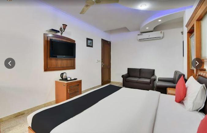 Tjs Royal Hotel Делхи Екстериор снимка