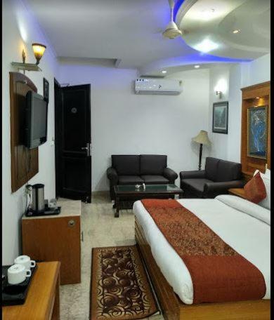 Tjs Royal Hotel Делхи Екстериор снимка
